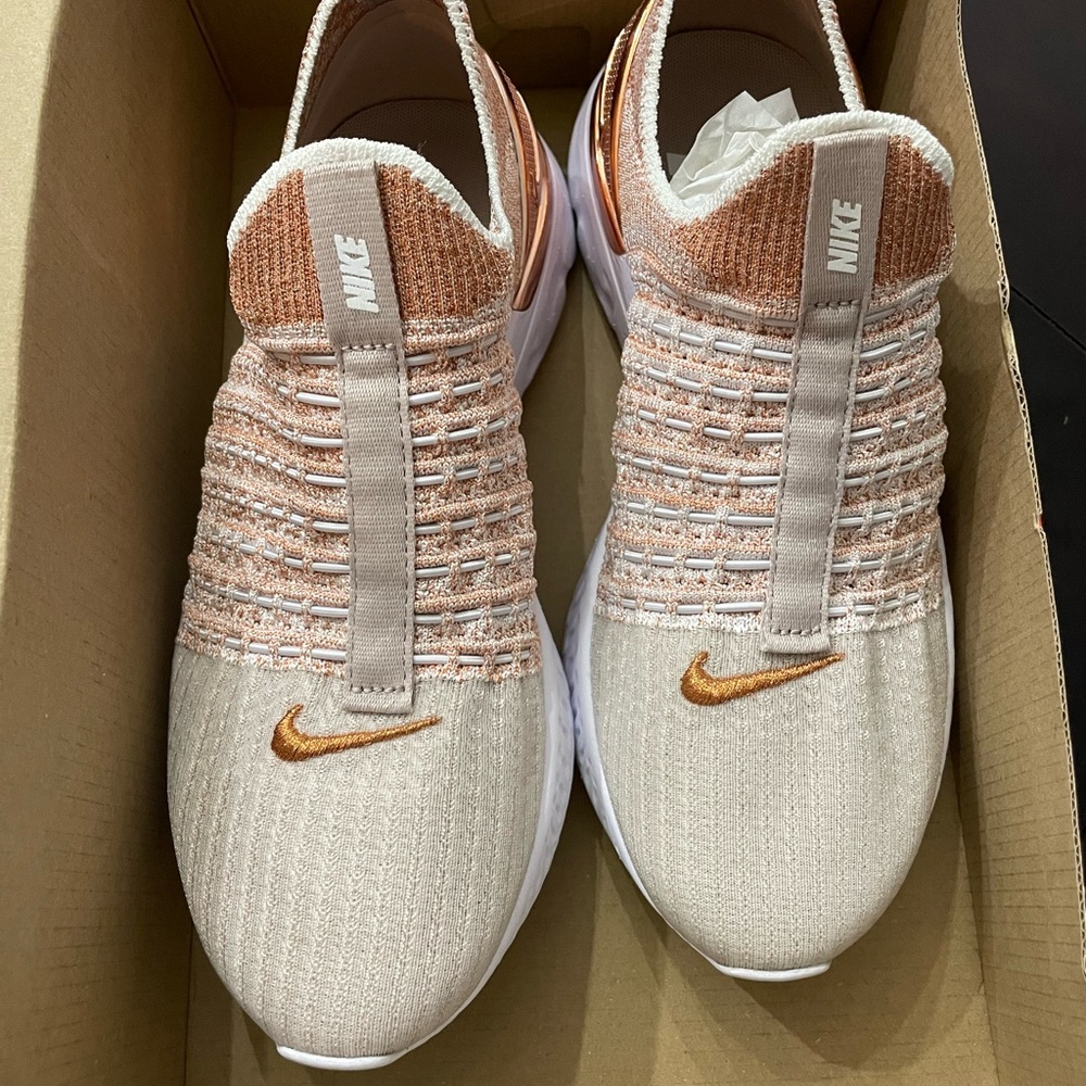 Size 7 Nike women's react phantom run flyknit 2 rose gold color.